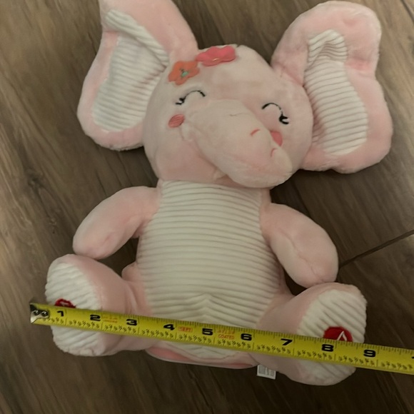 Adorable peek a boo elephant - Picture 6 of 7